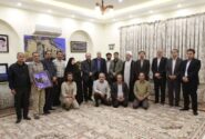 دیدار معاون فرهنگی دانشگاه آزاد با خانواده و مادر مکرم شهیدان پاکپور