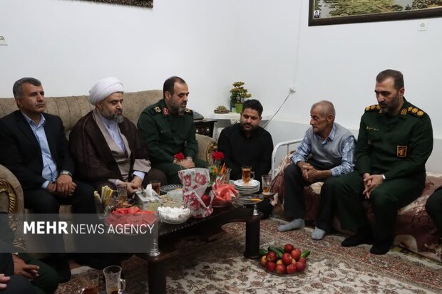 سردار دامغانی: خانوادههای شهدا با ایثار انقلاب را ماندگار کردهاند
