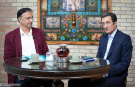 میانگین سنی سیاستگذاران آموزش و پرورش بالای ۶۳ سال است؛ هنوز به آستین کوتاه و مقنعه رنگی معلم گیر میدهند/ ۵۰ هزار طلبه بدون آموزش وارد مدرسه شدند