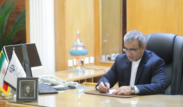 کارگران ایرانی در خط مقدم جهاد اقتصادی ایستادهاند