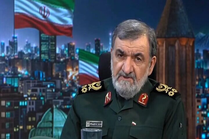 کنایه سرلشکر رضایی به ترامپ/ خودش ضرب الاجل میدهد، خودش لغو میکند