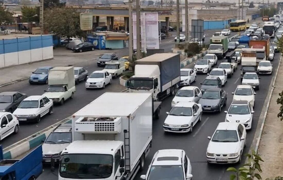 آخرین وضعیت ترافیکی و جوی محورهای مواصلاتی کشور / جادههای منتهی به تهران قفل شد