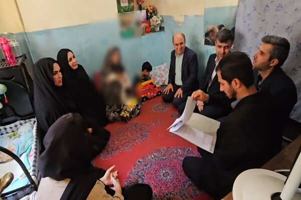 بازدید دادستان مرکز فارس از خانواده نیازمند زندانیان استان
