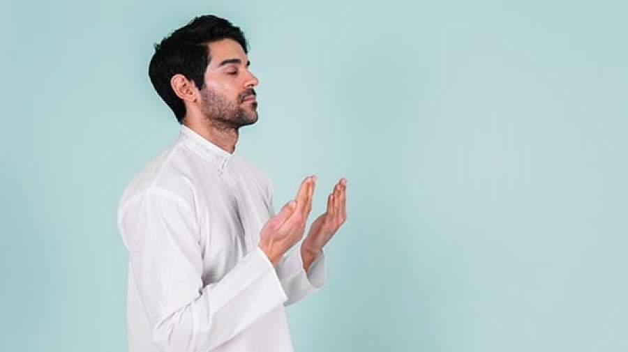 تنها ۵ دقیقه دعا به کاهش درد و اضطراب کمک میکند!