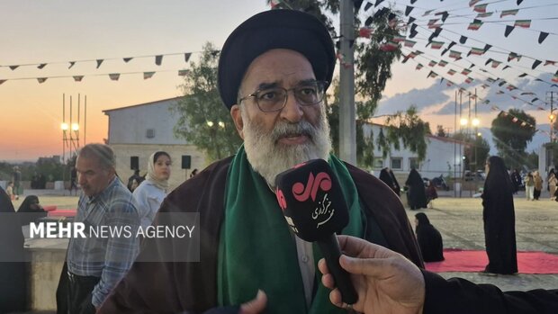 حجت الاسلام محمودی: شهدای ۱۵ خرداد غریبانه شهید و دفن شدند