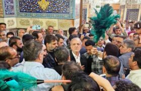 رئیس جمهور به زیارت حرم مطهر امام رضا(ع) مشرف شد