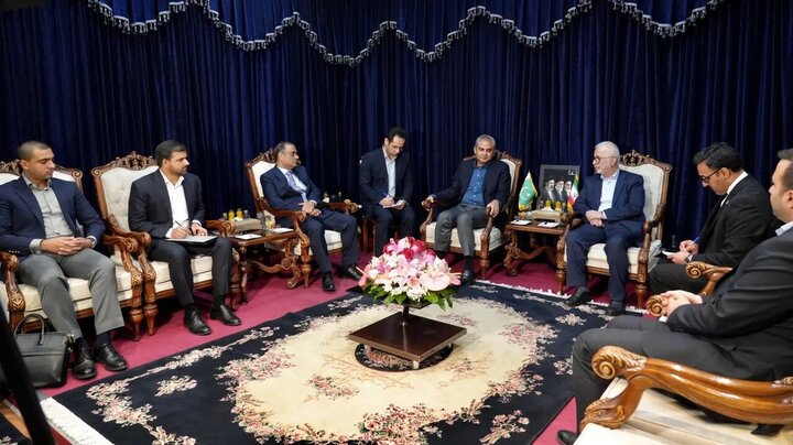 مومنی: هدفگذاری تجارت ۱۰ میلیارد دلاری ایران و پاکستان عملیاتی میشود