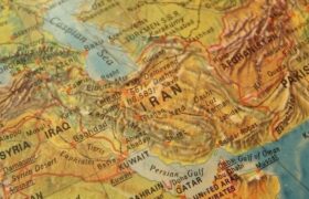 رمز پیروزی در جنگ هویتی
