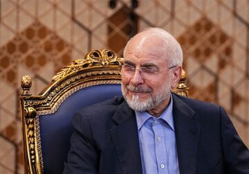 قالیباف از «بازم مدرسهام دیر شد» تا « آدم برفی» را مرور کرد/ رییس مجلس با چه صفاتی از اکبر عبدی یاد کرد؟