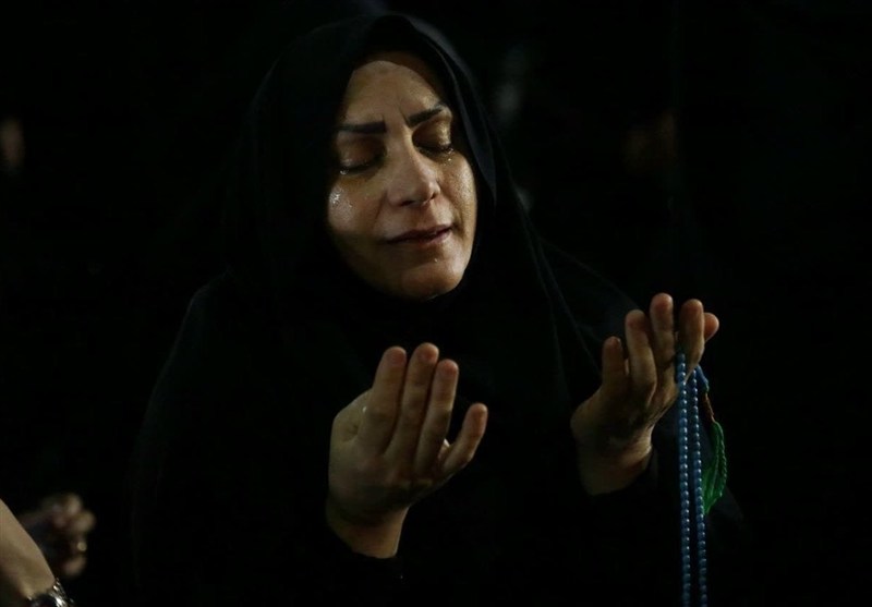 مسجد جمکران ساعاتی پیش از آغاز مراسم تشییع امام شهید مملو از جمعیت شد مسجد جمکران , اخبار قم , اخبار استان قم , بدرقه آقای شهید ایران , تشییع آیتاللهالعظمی سید علی خامنهای , شهید امام خامنه ای (ره) ,