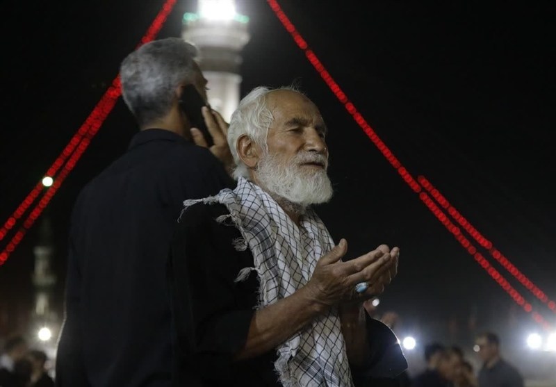 مسجد جمکران ساعاتی پیش از آغاز مراسم تشییع امام شهید مملو از جمعیت شد مسجد جمکران , اخبار قم , اخبار استان قم , بدرقه آقای شهید ایران , تشییع آیتاللهالعظمی سید علی خامنهای , شهید امام خامنه ای (ره) ,
