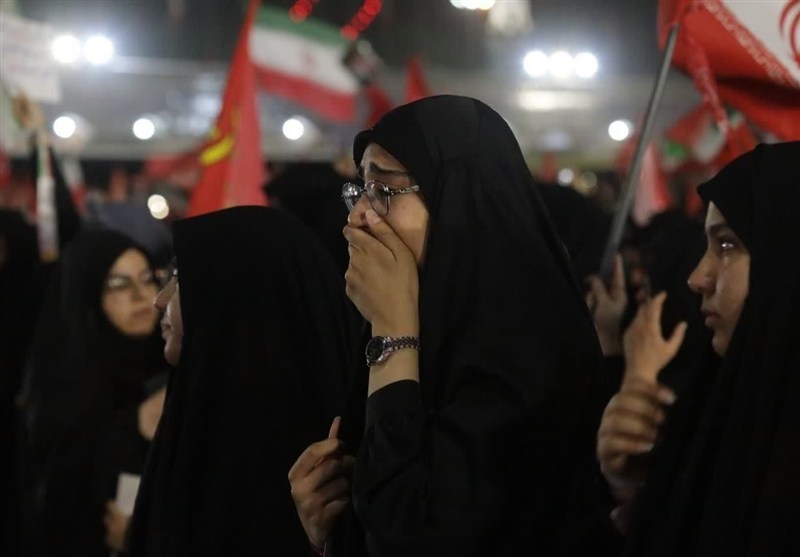 مسجد جمکران ساعاتی پیش از آغاز مراسم تشییع امام شهید مملو از جمعیت شد مسجد جمکران , اخبار قم , اخبار استان قم , بدرقه آقای شهید ایران , تشییع آیتاللهالعظمی سید علی خامنهای , شهید امام خامنه ای (ره) ,