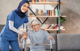 مراقبت از بیمار دارای محدودیت حرکتی در منزل؛ چه نکاتی واقعاً اهمیت دارد؟