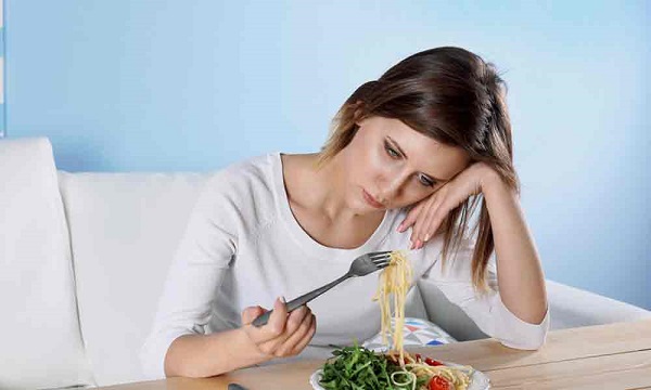 آدم های تنها بیشتر از دیگران دچار کمبود ویتامین می شوند!!+ دلایل