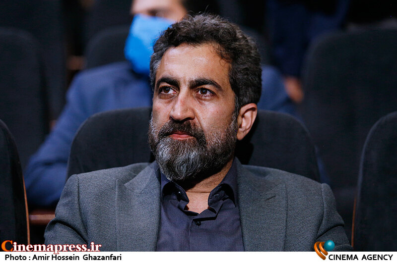 طیفی که در «تلویزیون» بیشتر فعالیت میکنند یا افرادی هستند که اساساً اعتقاد چندانی به برخی مسائل ندارند و یا بر اساس سفارش و از طریق ارتباطات دوستانه و گروههای مختلف وارد این حوزه شدهاند