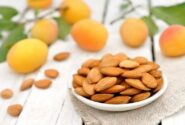 هسته زردآلو را نخورید!/ تلخی گیری به معنی بی خطر شدن هسته نیست!