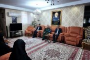 دیدار معاون اجرایی رئیسجمهور با خانواده وزیر دفاع شهید