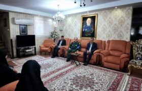 دیدار معاون اجرایی رئیسجمهور با خانواده وزیر دفاع شهید