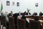 عارف: زنان در جنگ اقتصادی میدانداری کنند