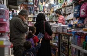 قیمت سادهترین گوشی هوشمند ۱.۶ برابر دستمزد کارگر است/ فرزندان کارگران درجا میزنند!