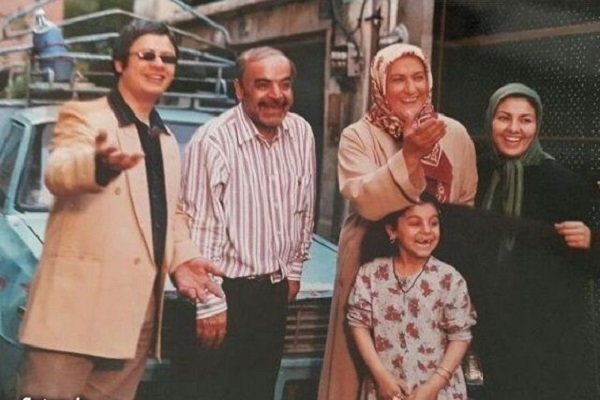 مرور ۵۰ سال دیالوگهای سینمایی و تلویزیونی که ایرانیها هنوز تکرار میکنند / از «کار، کار انگلیسیهاست» تا «چرا قیمهها رو میریزی تو ماستها؟» از «کار، کار انگلیسیهاست» تا «چرا قیمهها رو میریزی تو ماستها؟»؛ وقتی دیالوگها وارد زندگی مردم شدند