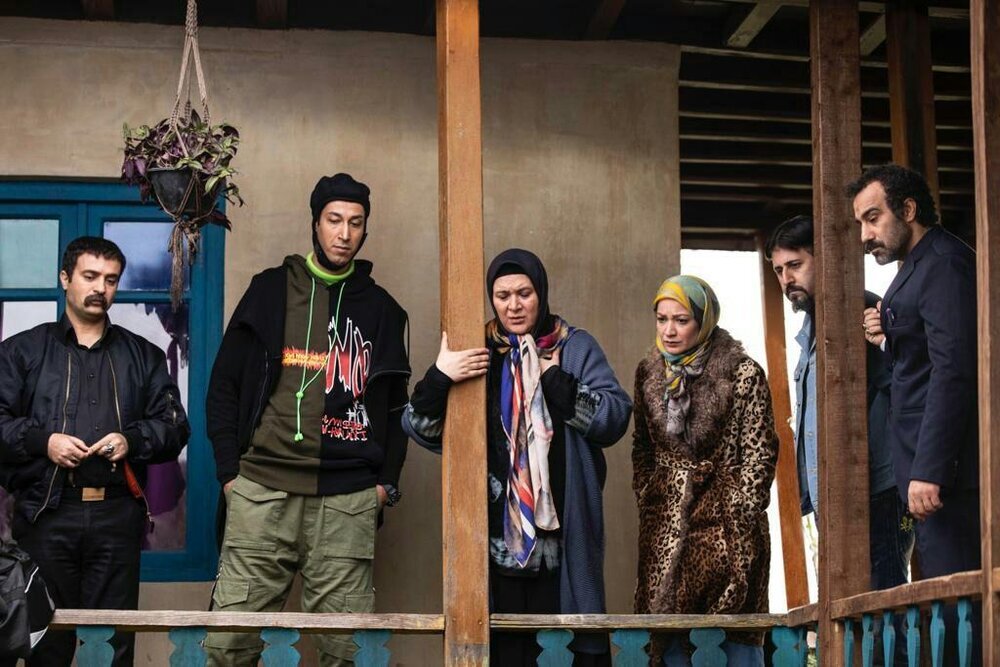مرور ۵۰ سال دیالوگهای سینمایی و تلویزیونی که ایرانیها هنوز تکرار میکنند / از «کار، کار انگلیسیهاست» تا «چرا قیمهها رو میریزی تو ماستها؟» از «کار، کار انگلیسیهاست» تا «چرا قیمهها رو میریزی تو ماستها؟»؛ وقتی دیالوگها وارد زندگی مردم شدند