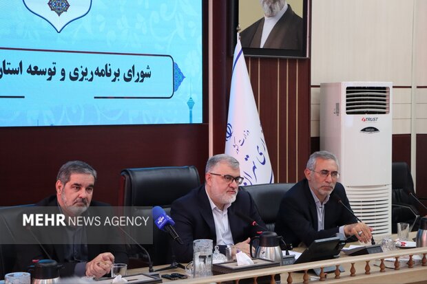 معتمدیان: مصوبات کاغذی و تراکمفروشی، مشکل مردم تهران را حل نمیکند