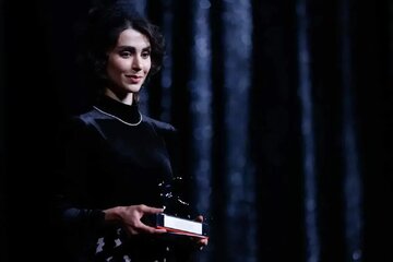 پای لاله مرزبان به بیانیه «شورای عالی انقلاب فرهنگی» باز شد/ انتقاد از آنچه «فروکاستن تصویر زن به کلیشههای دلخواه محافل غربی» خوانده شده است